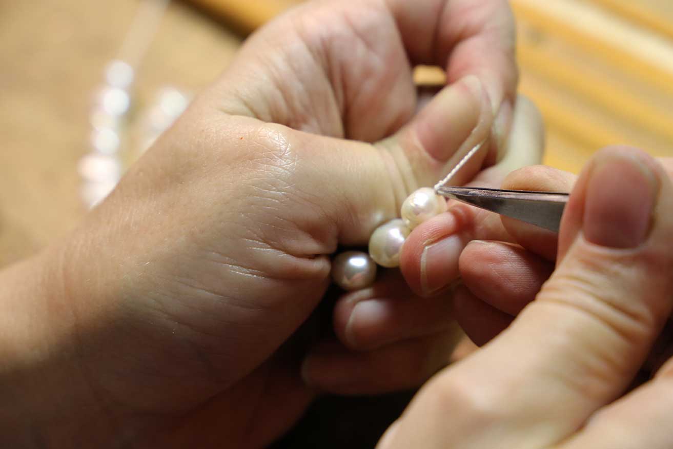 Perlenkette sollten circa alle 2 Jahre vom Fachmann neu aufgezogen werden